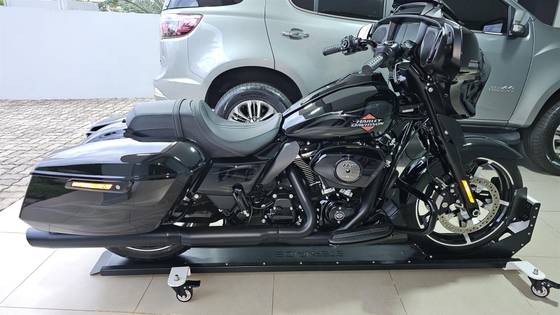 HARLEY-DAVIDSON STREET GLIDE HARLEY-DAVIDSON STREET GLIDE